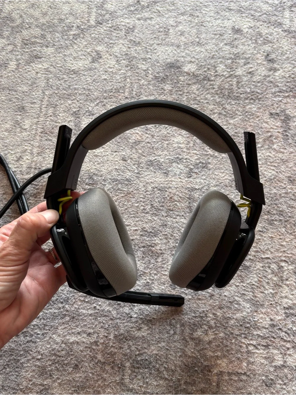 Wireless Gaming Headset with Gray Ear Cushions and Black Frame